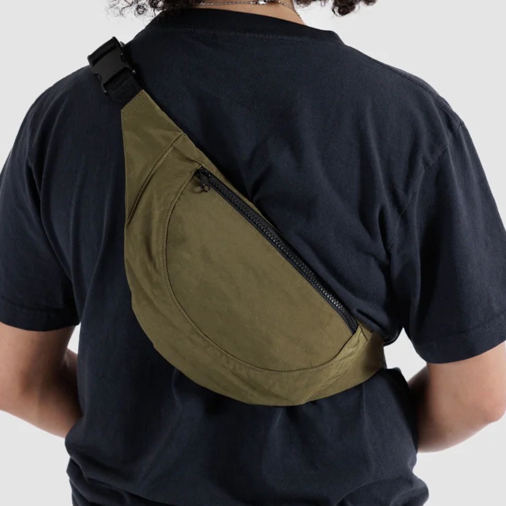 New! BAGGU Crescent Fanny Pack / sling bag in seaweed - new with tags! - Picture 5 of 16